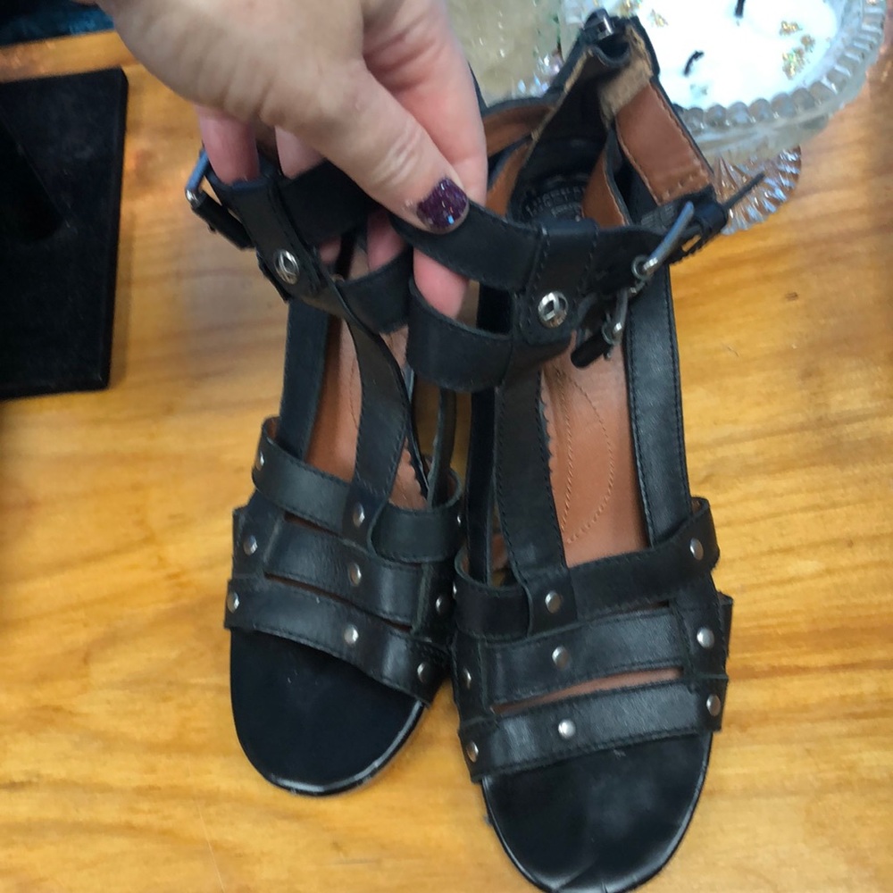 Lucky Brand size 10 black leather sandal